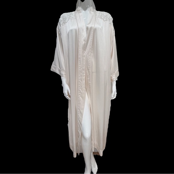 Valentino Other - Valentino Intimo Ivory Silk Robe Lace Shoulder Detail Size Small - No Sash